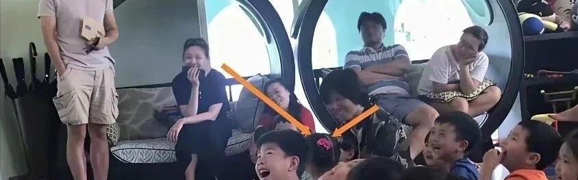 乐鱼-大s去小玥儿学校照曝光！一脸慈母样好温柔，和小杨阿姨相处融洽